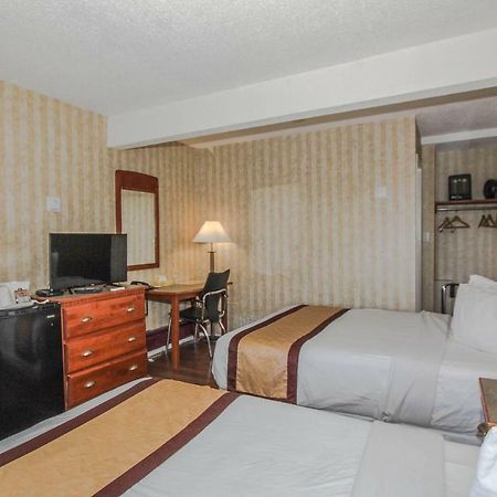 Canadas Best Value Inn Chinook Station YYC Esterno foto