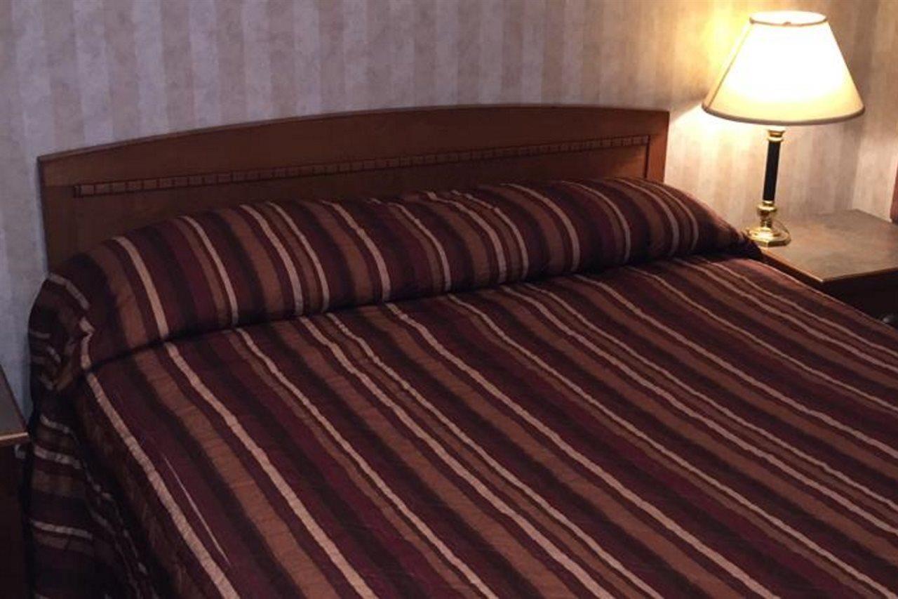 Canadas Best Value Inn Chinook Station YYC Esterno foto