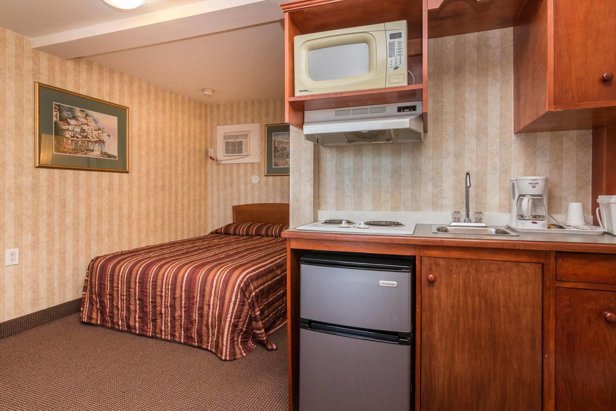 Canadas Best Value Inn Chinook Station YYC Esterno foto