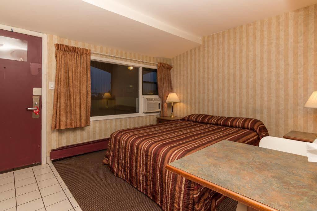 Canadas Best Value Inn Chinook Station YYC Esterno foto