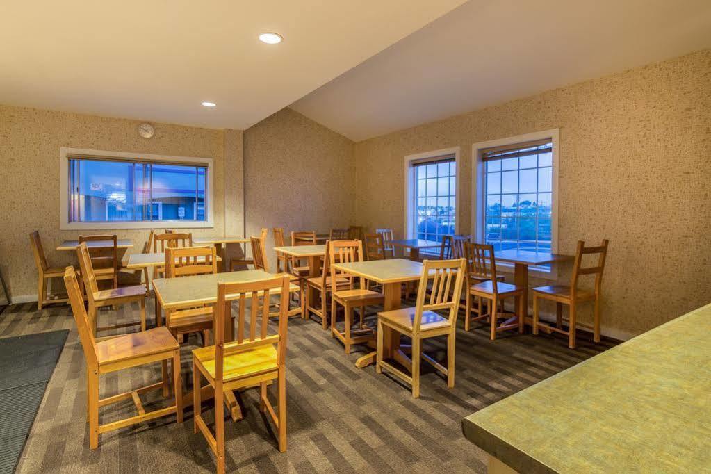 Canadas Best Value Inn Chinook Station YYC Esterno foto