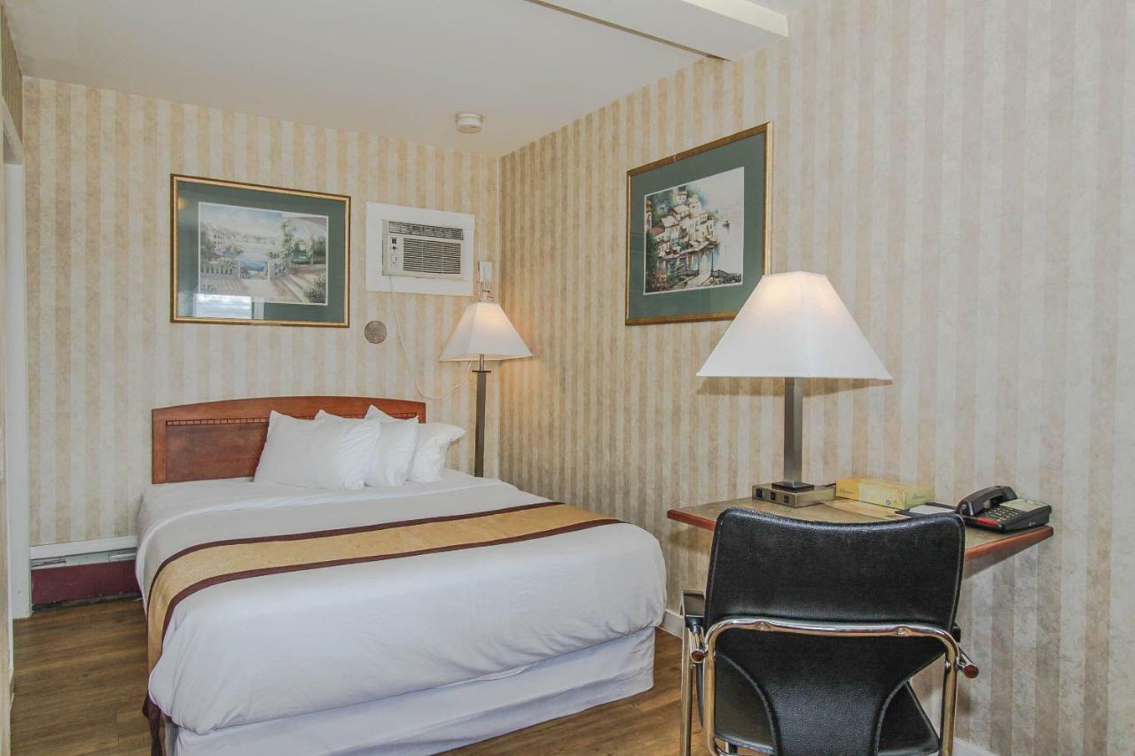 Canadas Best Value Inn Chinook Station YYC Esterno foto
