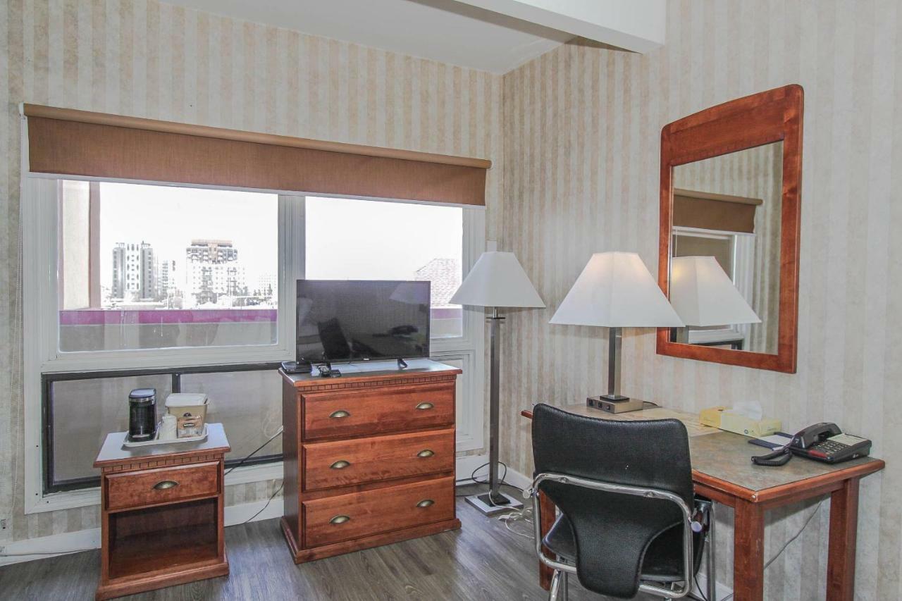 Canadas Best Value Inn Chinook Station YYC Esterno foto