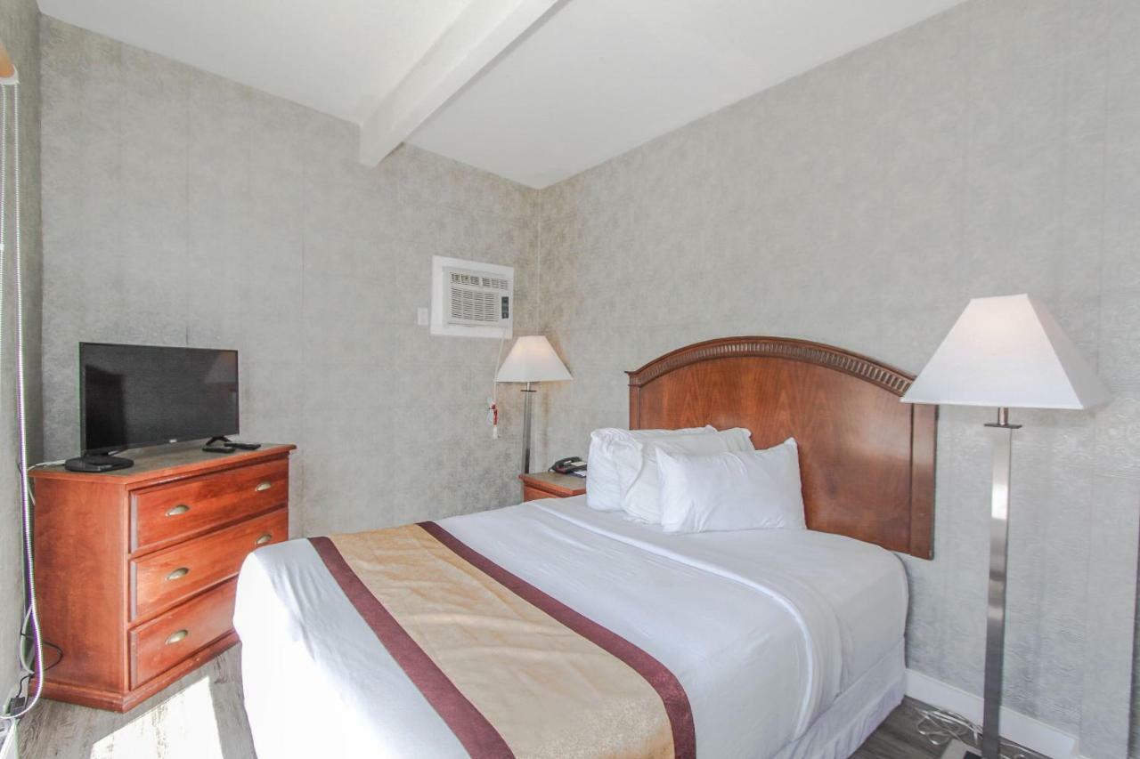 Canadas Best Value Inn Chinook Station YYC Esterno foto