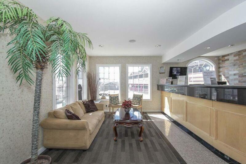 Canadas Best Value Inn Chinook Station YYC Esterno foto