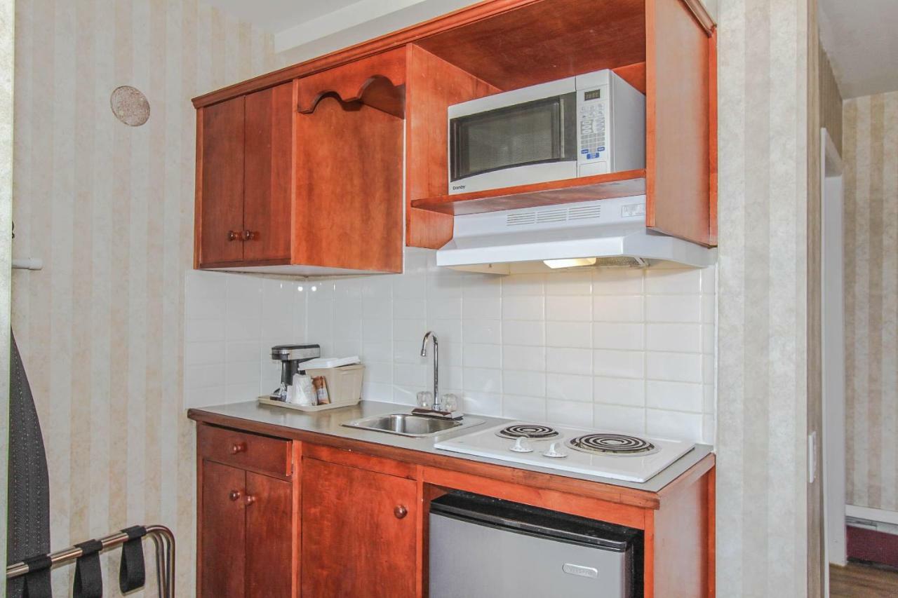 Canadas Best Value Inn Chinook Station YYC Esterno foto